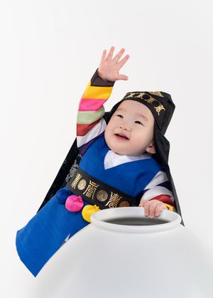 첫돌 달항아리 컨셉